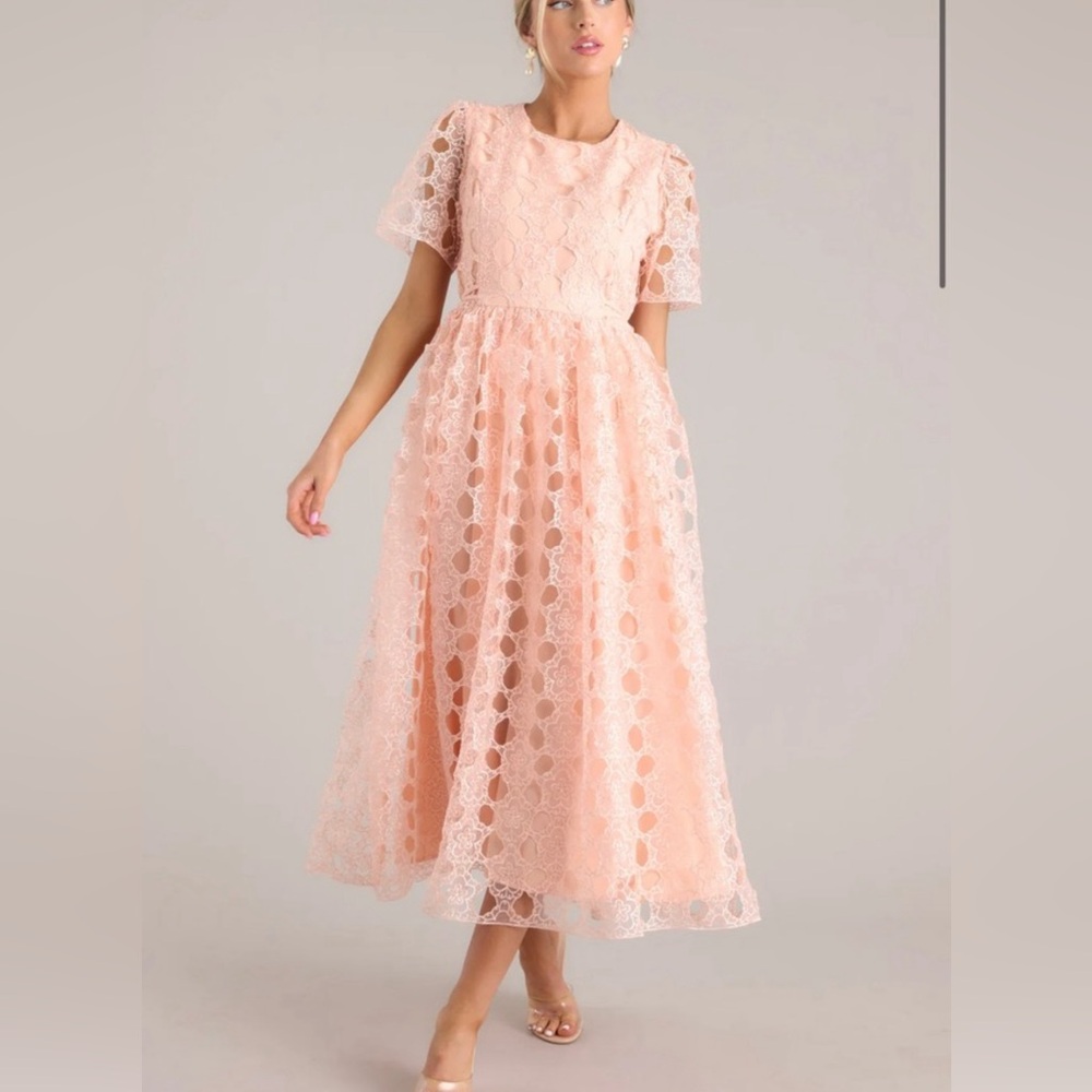 Red Dress Boutique Peach Floral Embroidered Midi Dress, size M. Worn once